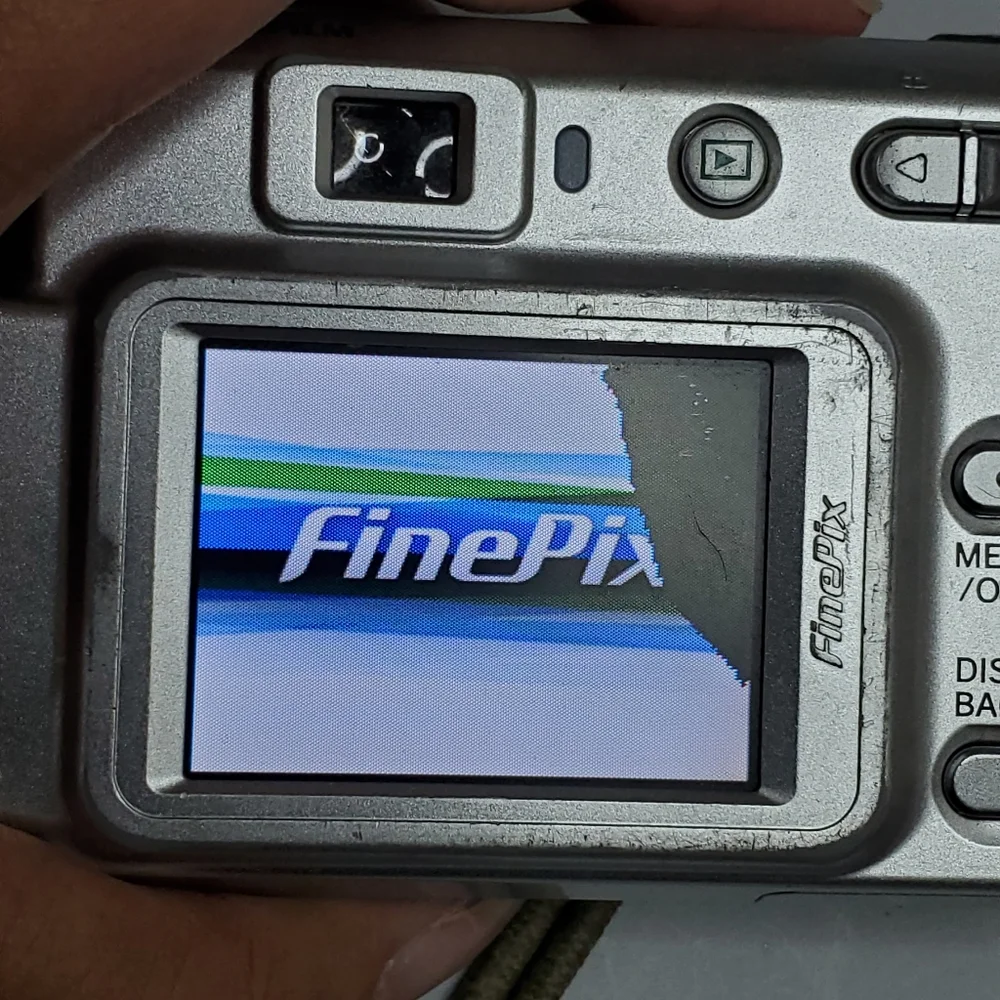 Fuji - FinePix 5.1MP Compact Digital Camera - For Parts Only